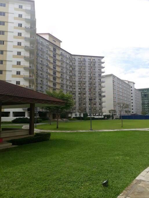 Cherolds Place Lovely 1 Bedroom Condo With Balcony Manila Esterno foto