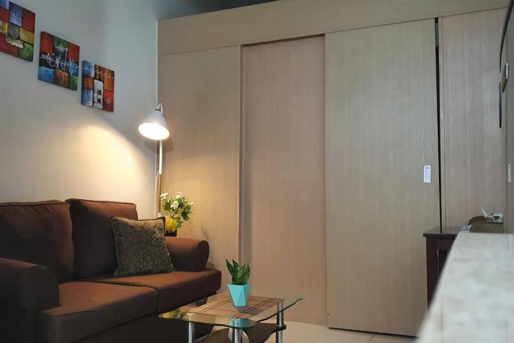 Cherolds Place Lovely 1 Bedroom Condo With Balcony Manila Esterno foto