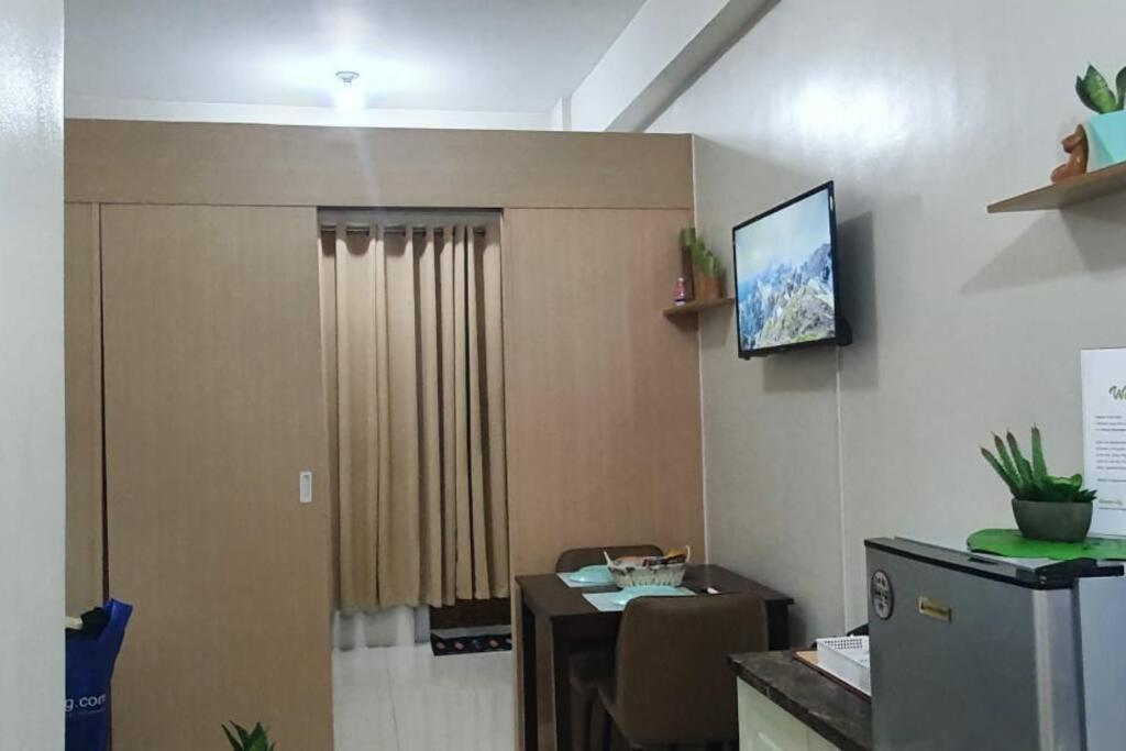 Cherolds Place Lovely 1 Bedroom Condo With Balcony Manila Esterno foto