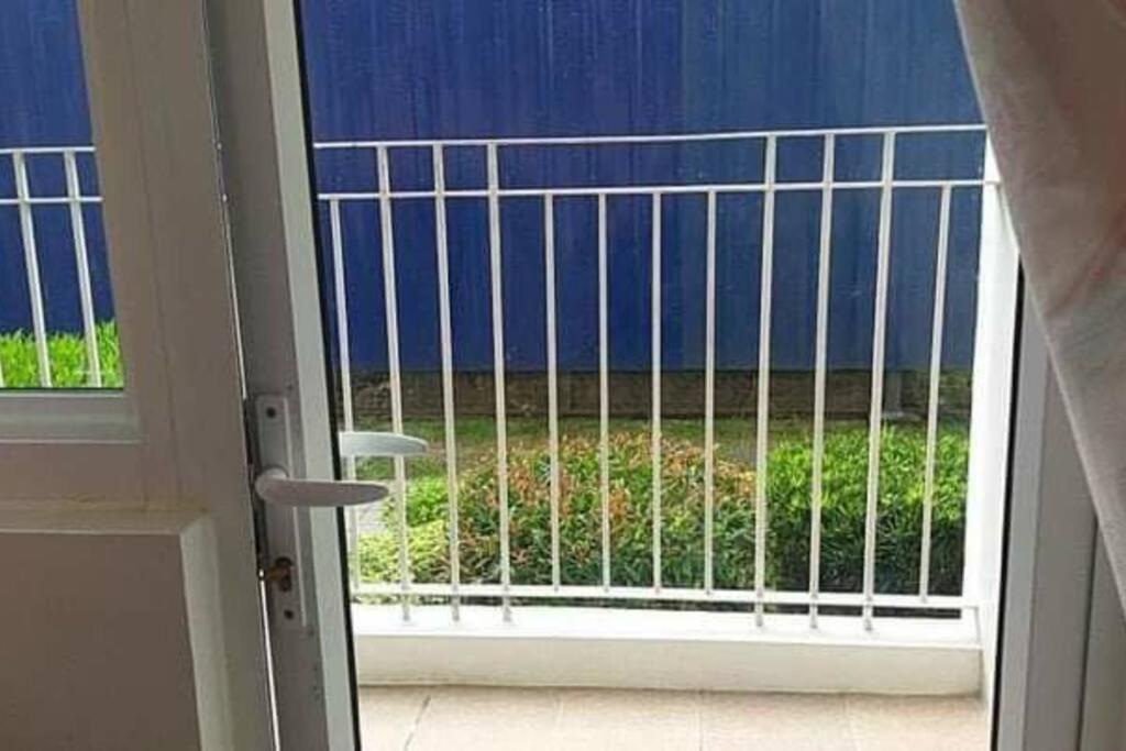 Cherolds Place Lovely 1 Bedroom Condo With Balcony Manila Esterno foto